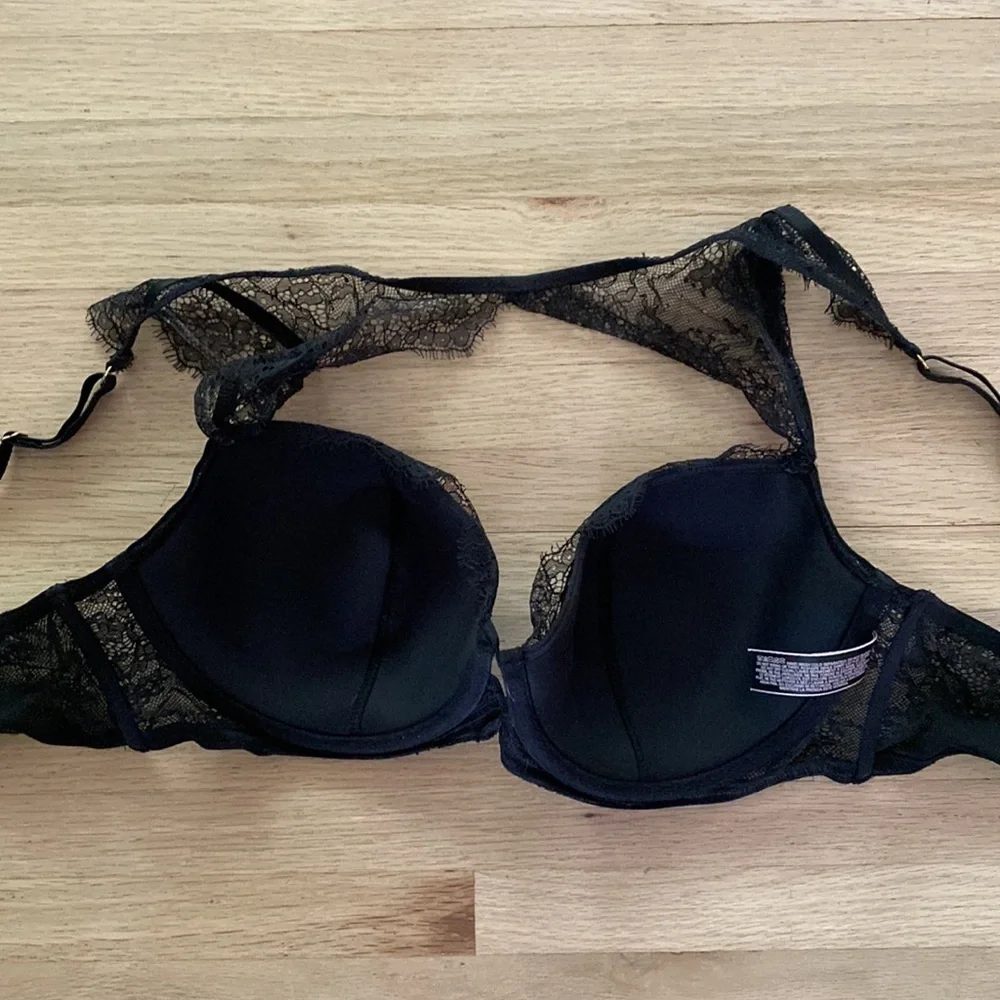 Victoria’s Secret Black Lace Bra with demi lining - Picture 4 of 6